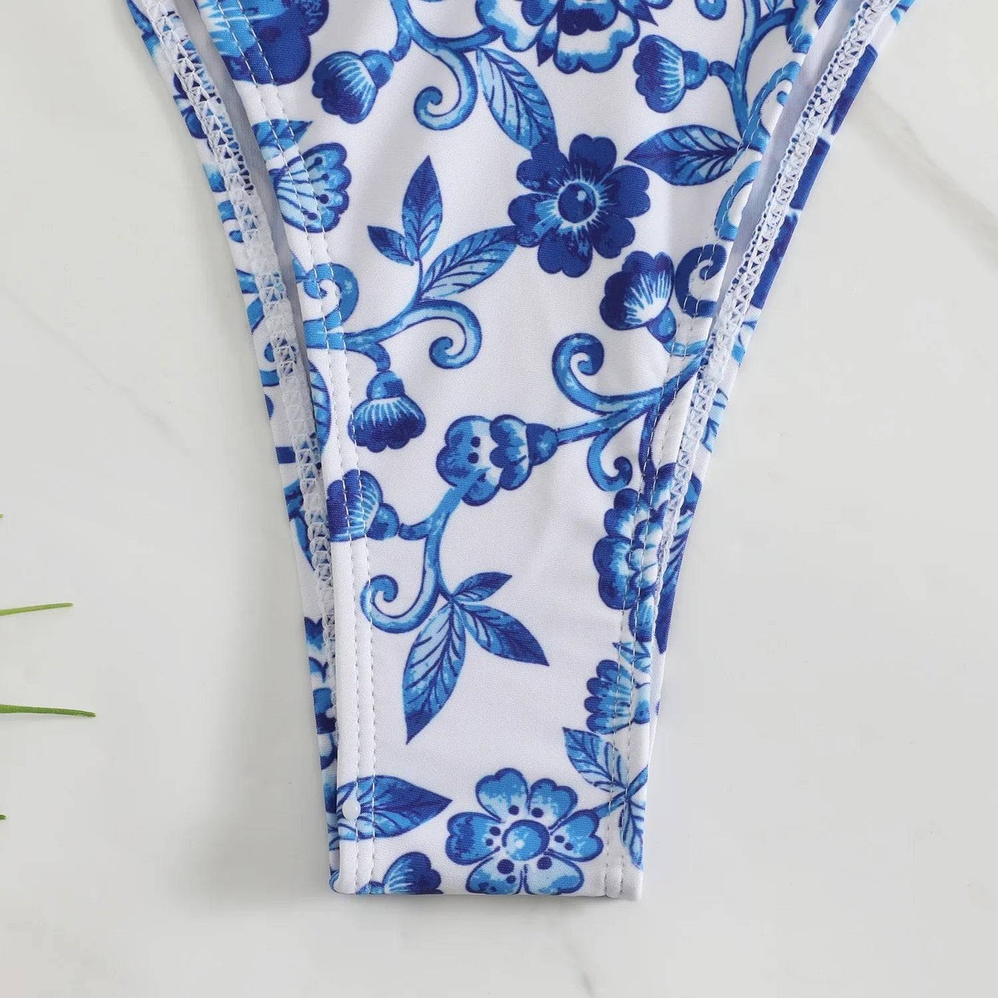 Biquíni Floral Azul e Branco - Vento Maré