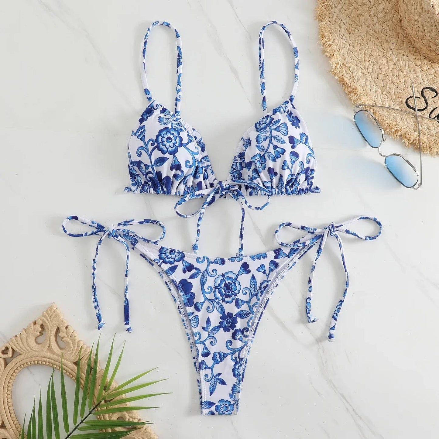 Biquíni Floral Azul e Branco - Vento Maré 